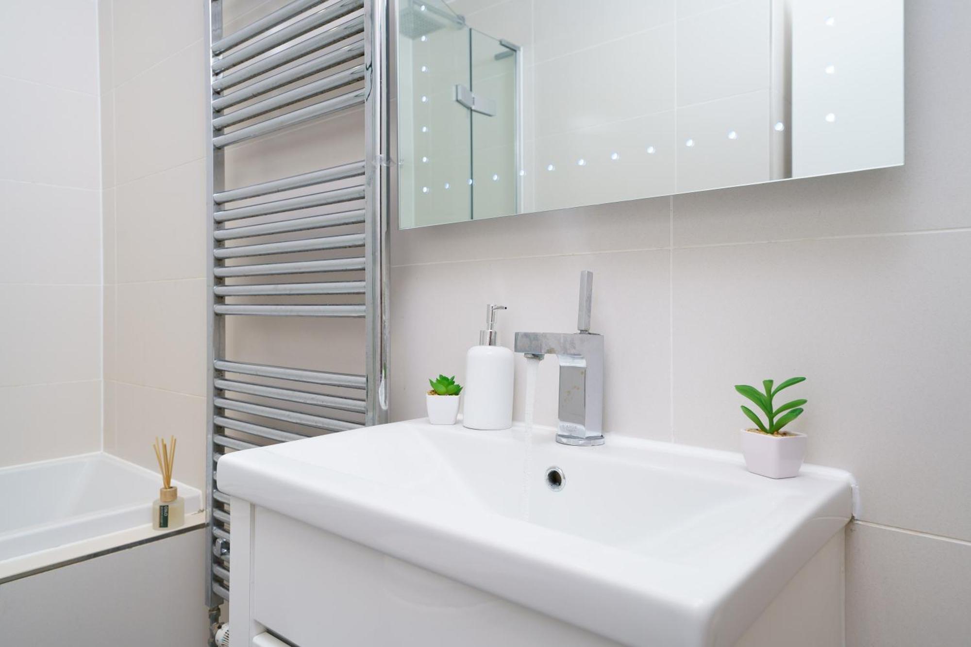 En-Suite Room In Zone 1 لندن المظهر الخارجي الصورة